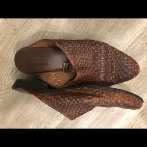 Vintage woven mule flats